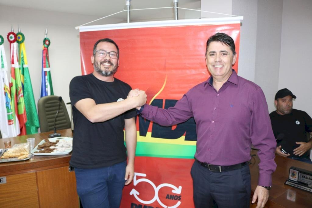 JÚLIO HENRIQUE VOLTA AO COMANDO  DO MOVIMENTO DEMOCRÁTICO BRASILEIRO EM PASSO DE TORRES