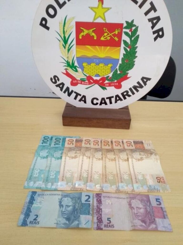 PM PRENDE HOMENS ACUSADOS  DE ESTELIONATO EM PRAIA GRANDE