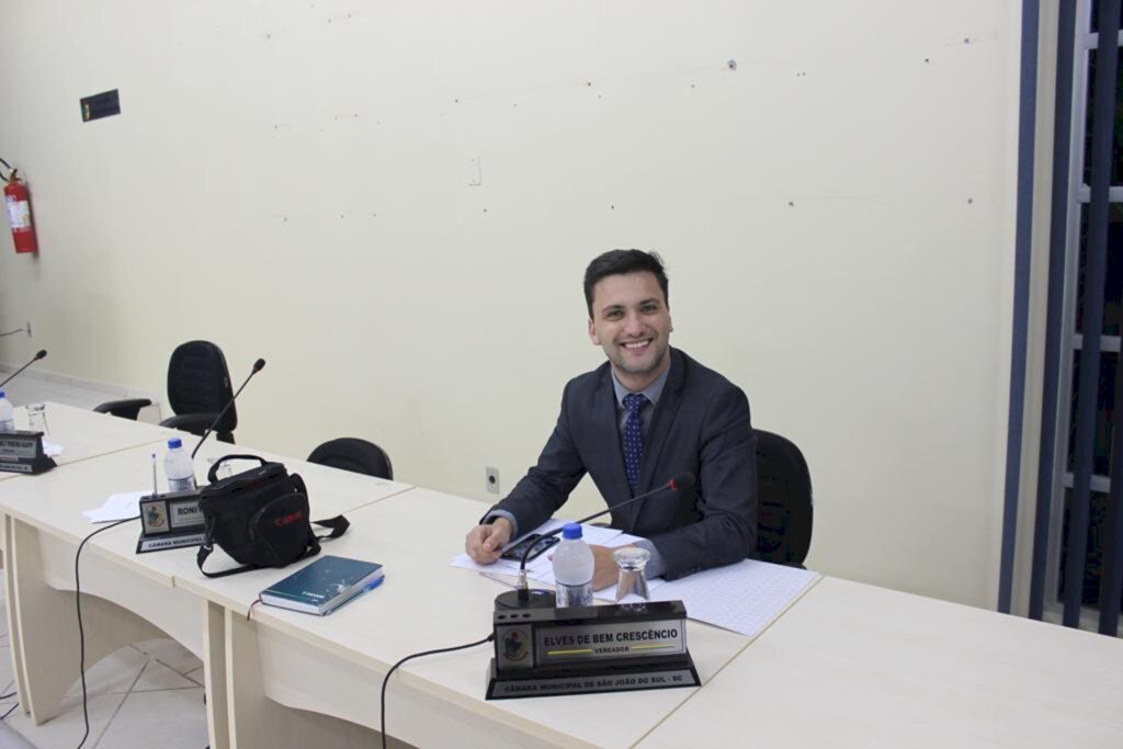 SUPLENTE ELVES CRESCÊNCIO ASSUME CADEIRA  NA CÂMARA DE VEREADORES