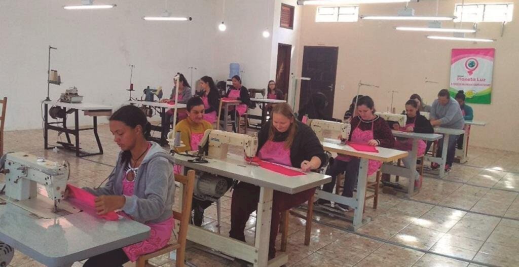 CEPRAG PROPORCIONA OPORTUNIDADES À ALUNAS DO CURSO DE COSTURA INDUSTRIAL