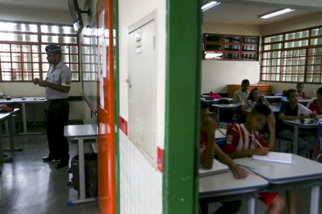 Marcelo Camargo/Agência Brasil - Modelo cívico-militar implantado em escola pública do Distrito Federal