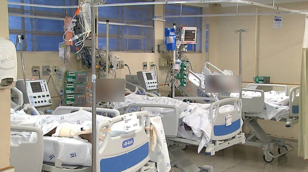 Antônio Luiz/EPTV - Unidade de Terapia Intensiva (UTI) no Hospital das Clínicas da USP em Ribeirão Preto