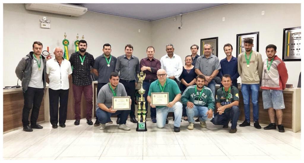 VEREADORES HOMENAGEIAM EQUIPES CAMPEÃS NO FUTEBOL