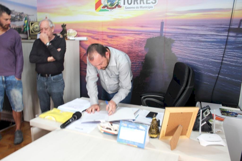 JONAS SOUZA ASSINA ORDEM DE SERVIÇO PARA CONSTRUÇÃO DE CENTRO DE EVENTOS EM PASSO DE TORRES