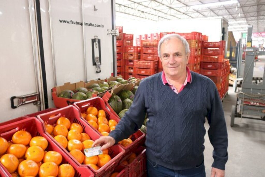 Alisson Fitch / SAR - O comerciante Francisco Prim acredita que a identificação contribui para o comércio, levando mais segurança aos consumidores -