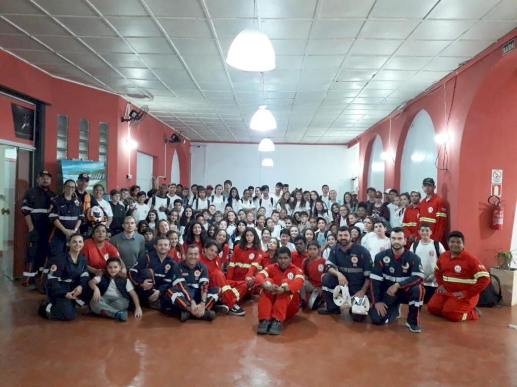 SAÚDE E EDUCAÇÃO PROMOVEM CAPACITAÇÃO PARA ESTUDANTES SOCORRISTAS EM TORRES