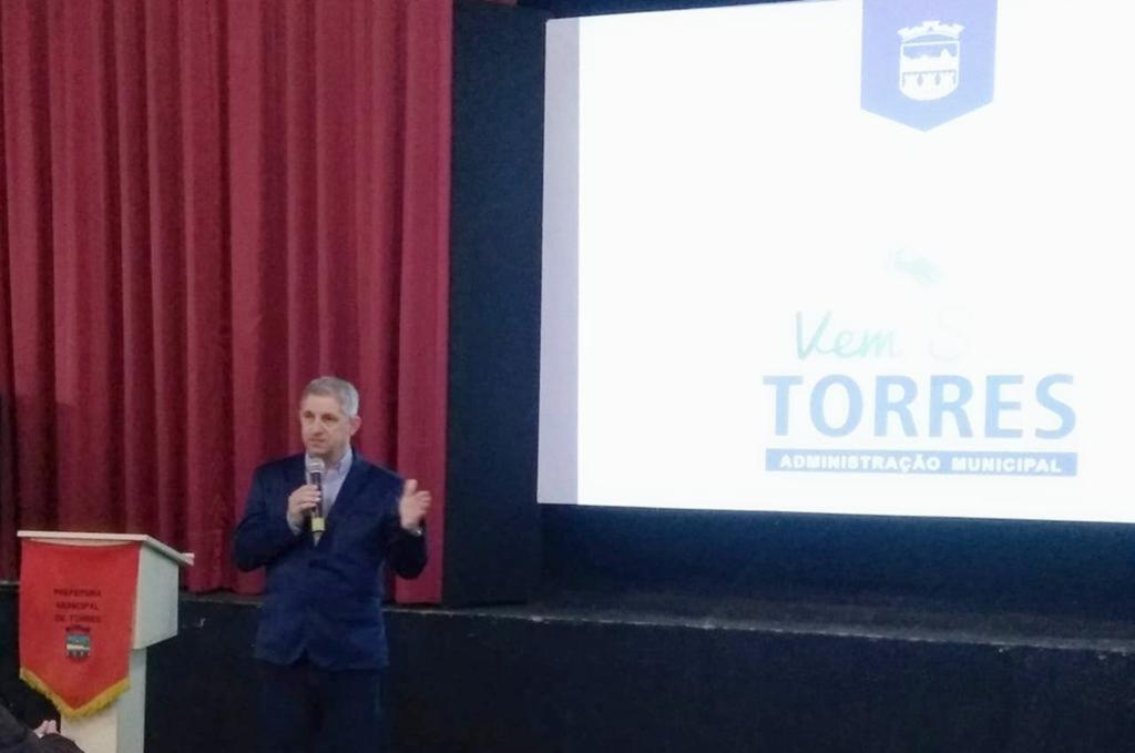 PREFEITO CARLOS SOUZA  APRESENTA À COMUNIDADE AS OBRAS DO 'TRANSFORMA TORRES'