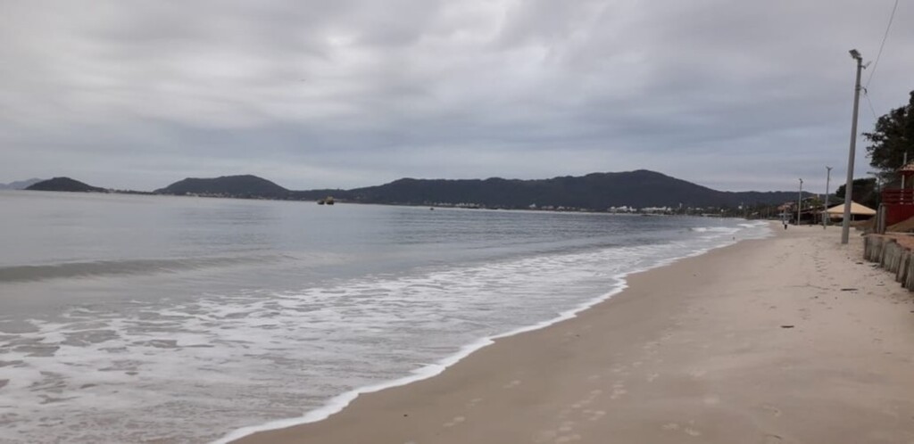 Odemar Andrade/NSC TV - Praia de Canasvieiras deve sofrer alargamento