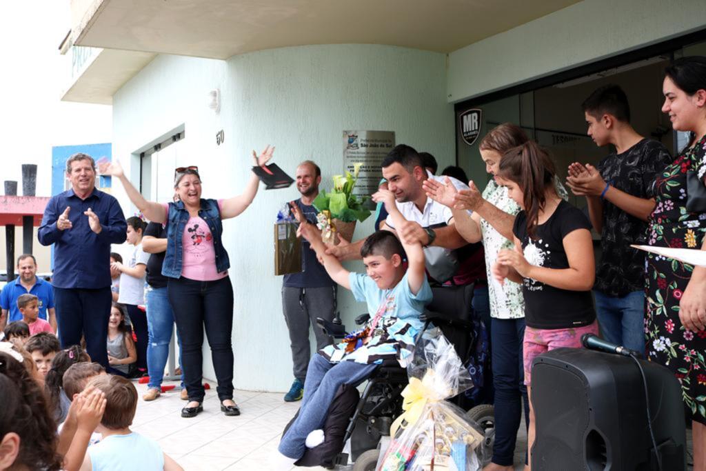 ALUNO DE SÃO JOÃO DO SUL PREMIADO NA 14ª OBMEP É HOMENAGEADO PELA SECRETARIA DE EDUCAÇÃO