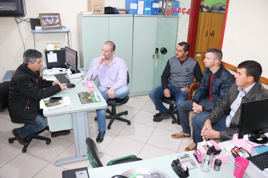 DEPUTADO JESSÉ LOPES  VISITA EEB MARIA SOLANGE