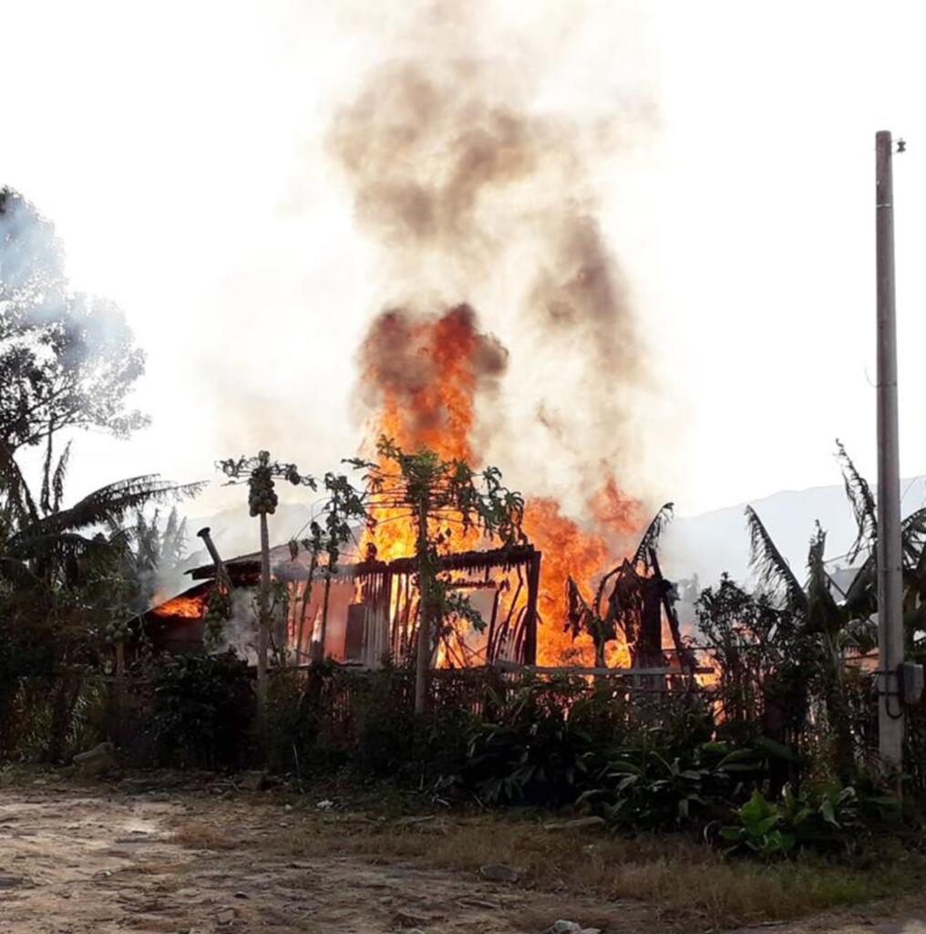 INCÊNDIO DESTRÓI CASA  EM MAMPITUBA