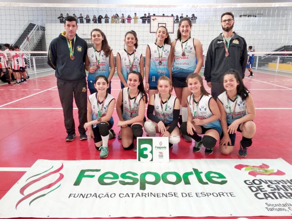 JOVENS ATLETAS REPRESENTAM O MUNICÍPIO NO REGIONAL DO JESC