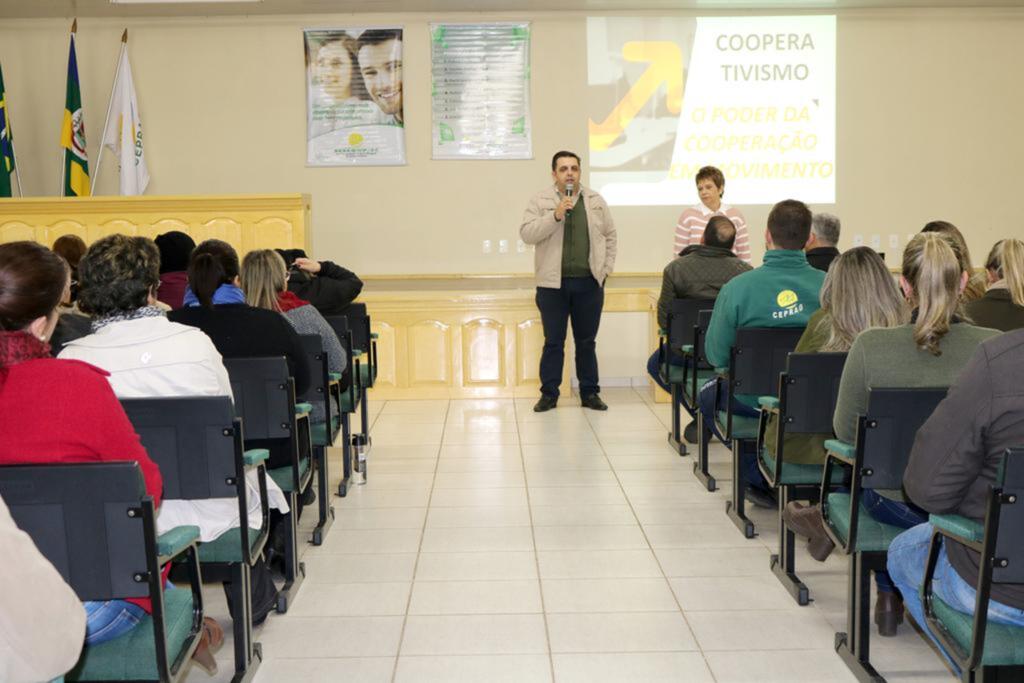 CEPRAG REALIZA PALESTRA SOBRE COOPERATIVISMO