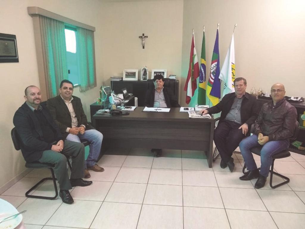 DIRETORIA DA CEPRAG REÚNE PREFEITOS DA REGIÃO