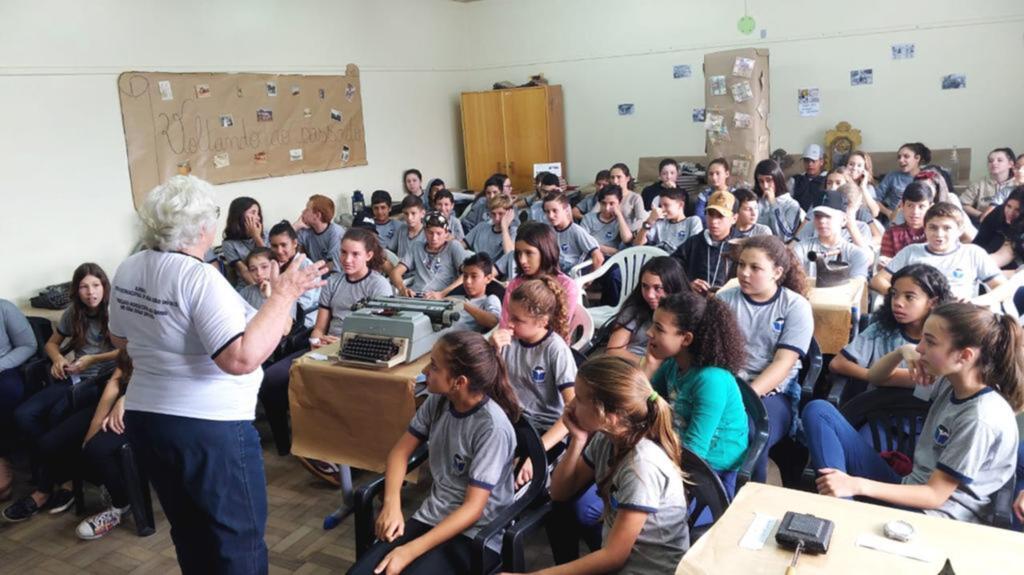 ALUNOS DA EEB MARIA SOLANGE DE  SÃO JOÃO DO SUL CRIAM MUSEU CULTURAL