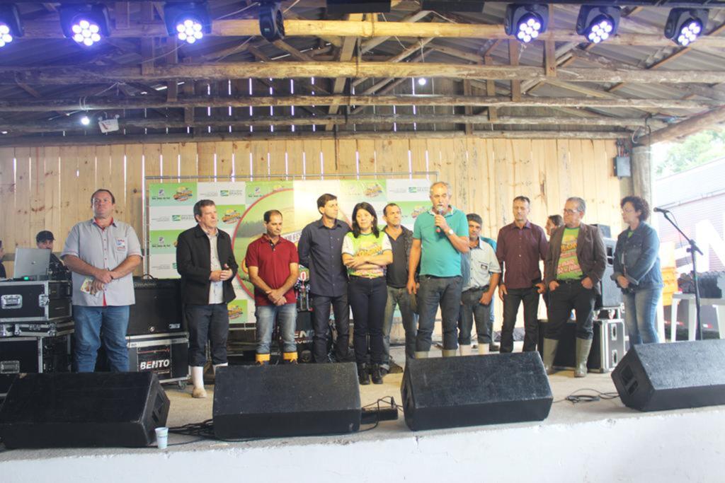 I FEIRA AGROPECUÁRIA PREMIA OS MELHORES PRODUTORES E ANIMAIS DA FESTA DO COLONO