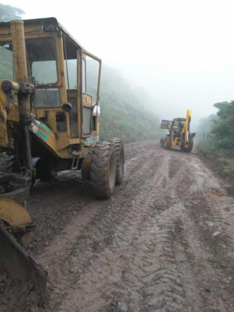 SERRA DO FAXINAL ESTÁ  RECEBENDO MANUTENÇÃO