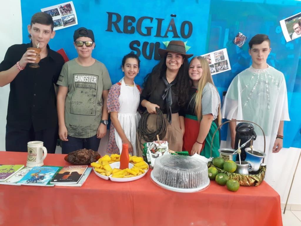 ESCOLA VILA VELHA II REALIZA TRABALHO SOBRE VARIAÇÃO LINGUÍSTICA