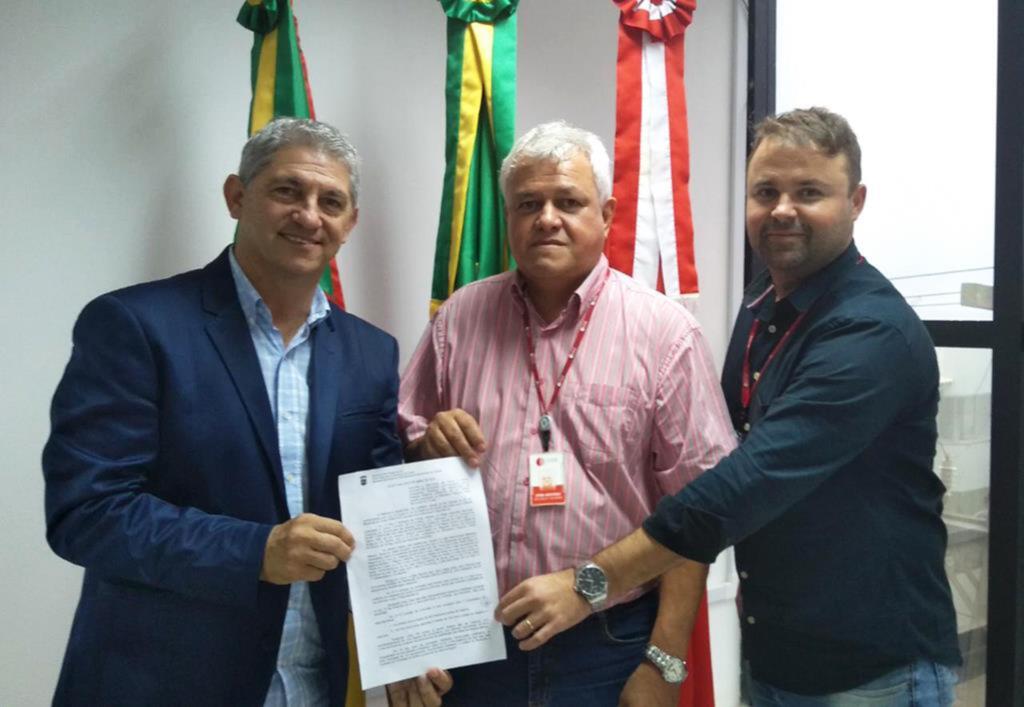COMODATO ENTRE PREFEITURA E CEEE  BENEFICIARÁ A POPULAÇÃO DE TORRES