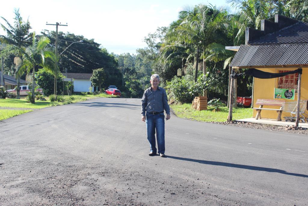 PREFEITO DIRCEU VISITA RODOVIA QUE LIGA  CENTRO AO COSTÃOZINHO