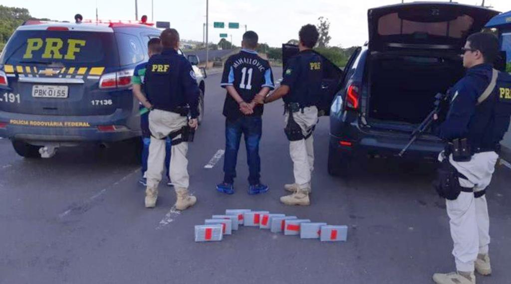 PRF APREENDE 10KG DE COCAÍNA NA BR-101