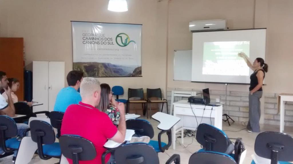 ASSESSORA DO GEOPARQUE CÂNIONS DO SUL FALA SOBRE A IMPORTÂNCIA DA DIVULGAÇÃO DO PROJETO