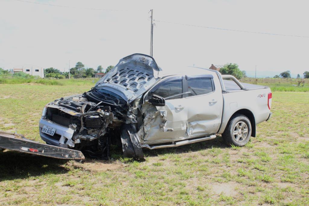 HOMEM MORRE APÓS COLISÃO FRONTAL NA BR-101