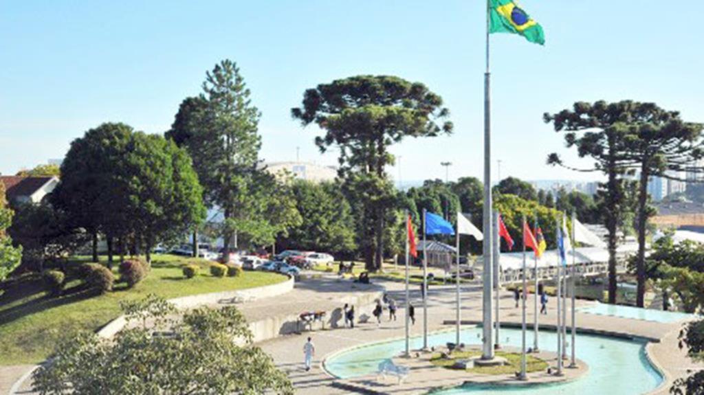 EQUIPE DA UCS VISITA SECRETARIA MUNICIPAL DE EDUCAÇÃO