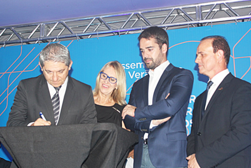 PREFEITURA E BADESUL ASSINAM CONTRATO  PARA INVESTIMENTO DE R$ 5 MILHÕES