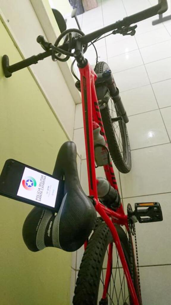POLÍCIA MILITAR DE PASSO DE TORRES  RECUPERA BICICLETA FURTADA