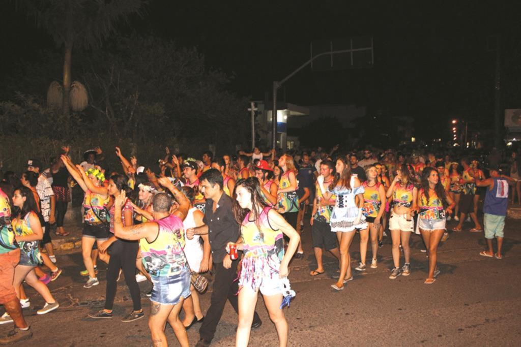 TRÊS BLOCOS AGITAM O  PASSOFOLIA 2019