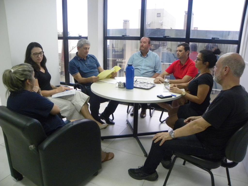 PREFEITURA OFERECE AUMENTO AOS FUNCIONÁRIOS  SUPERIOR AO SOLICITADO PELO SINDICATO