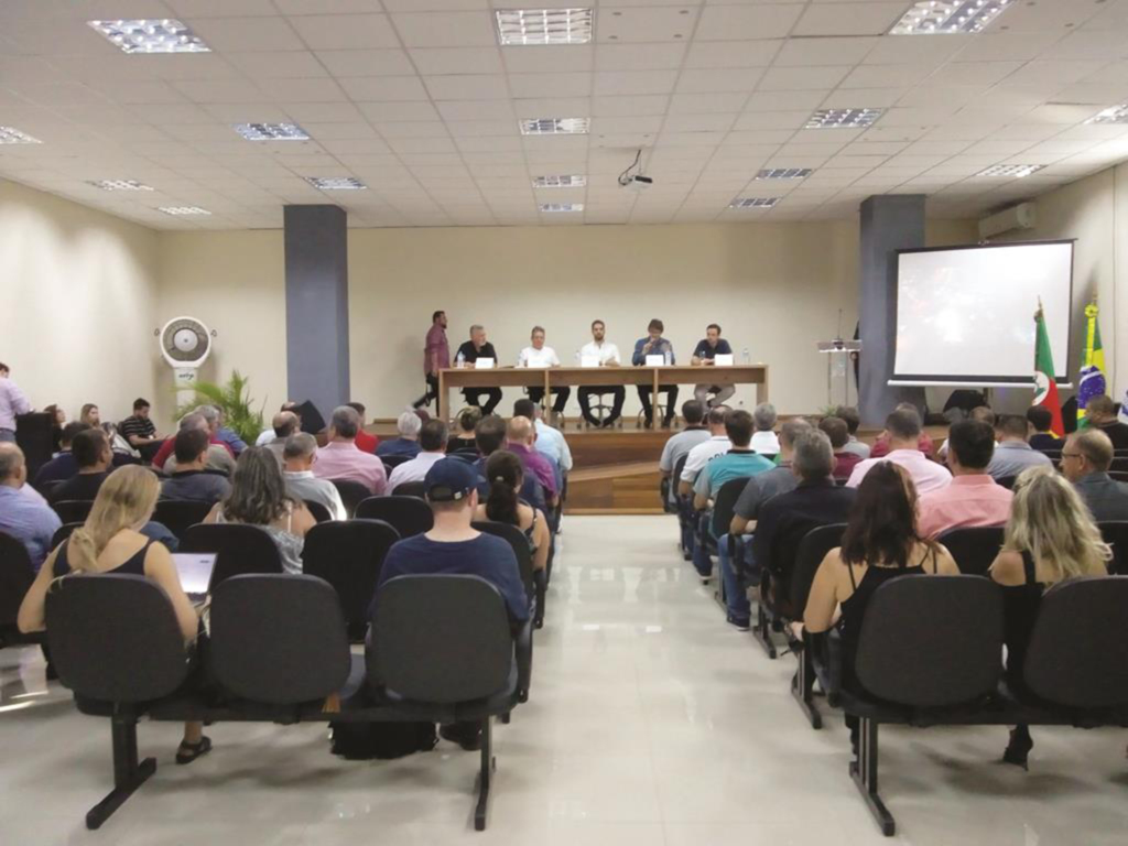 GOVERNADOR EDUARDO LEITE  PARTICIPA DE REUNIÃO DA AMLINORTE
