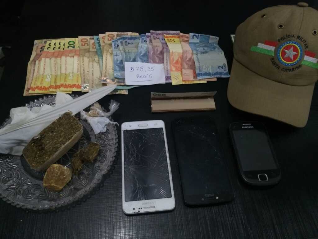 JOVEM É PRESO POR TRÁFICO DE DROGAS