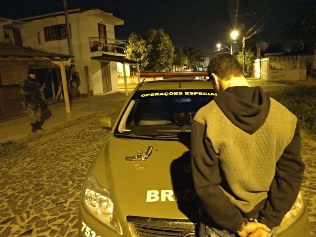 INDIVÍDUO É PRESO POR PORTE ILEGAL DE ARMA DE FOGO