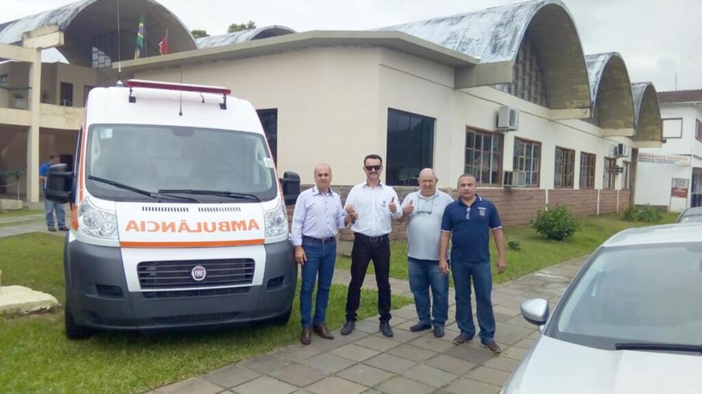 MAIS UMA AMBULÂNCIA 0KM PARA A SECRETARIA MUNICIPAL DE SAÚDE