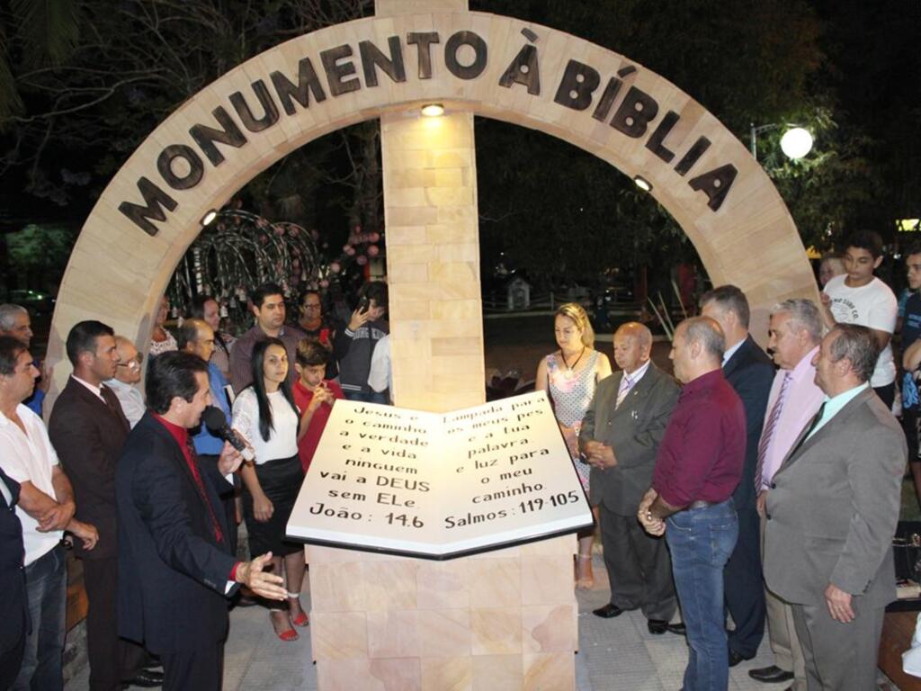 SOLENIDADE MARCA A INAUGURAÇÃO  DO MONUMENTO À BÍBLIA