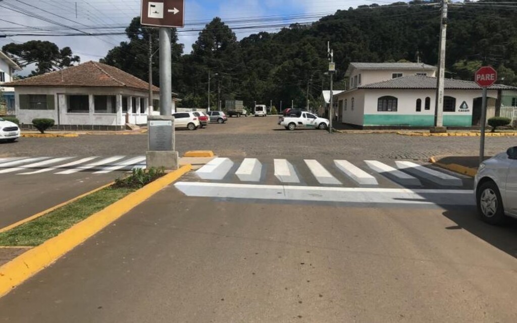 Foto: Eduarda Demeneck/NSC TV - Faixa de pedestres 3D foi inaugurada em Urupema
