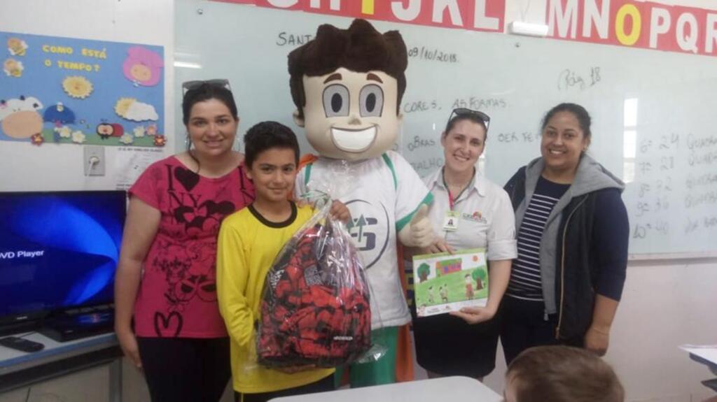 CRESOL ENTREGA PRÊMIO AOS MELHORES DO PROJETO 'MENINO SOLIDÁRIO'