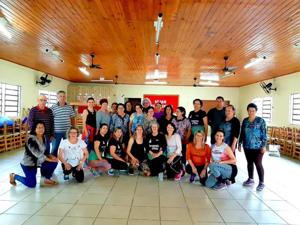 GRUPO ALONGANDO A VIDA PROMOVE A SAÚDE