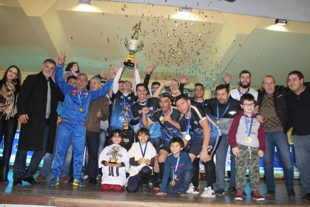 PREFEITURA ENTREGA PREMIAÇÃO AOS MELHORES DO FUTSAL