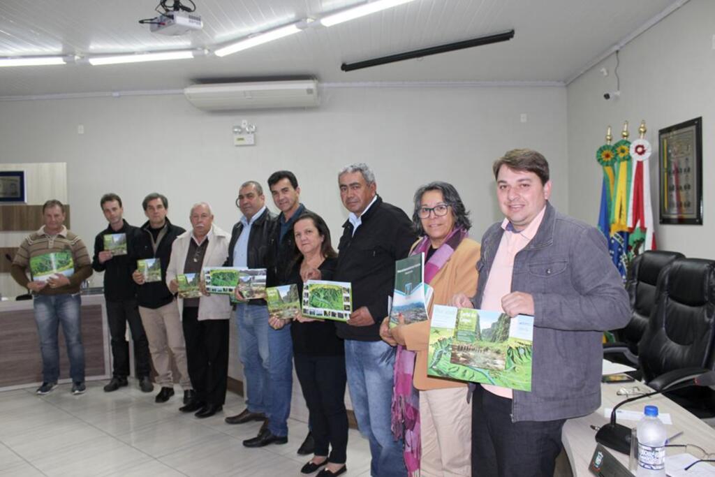 VEREADORES PARTICIPAM DA PRIMEIRA SESSÃO APÓS RECESSO PARLAMENTAR