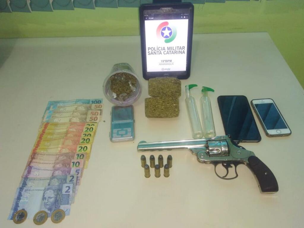 HOMEM É PRESO POR PORTE ILEGAL DE ARMA DE CALIBRE RESTRITO E TRÁFICO DE DROGAS