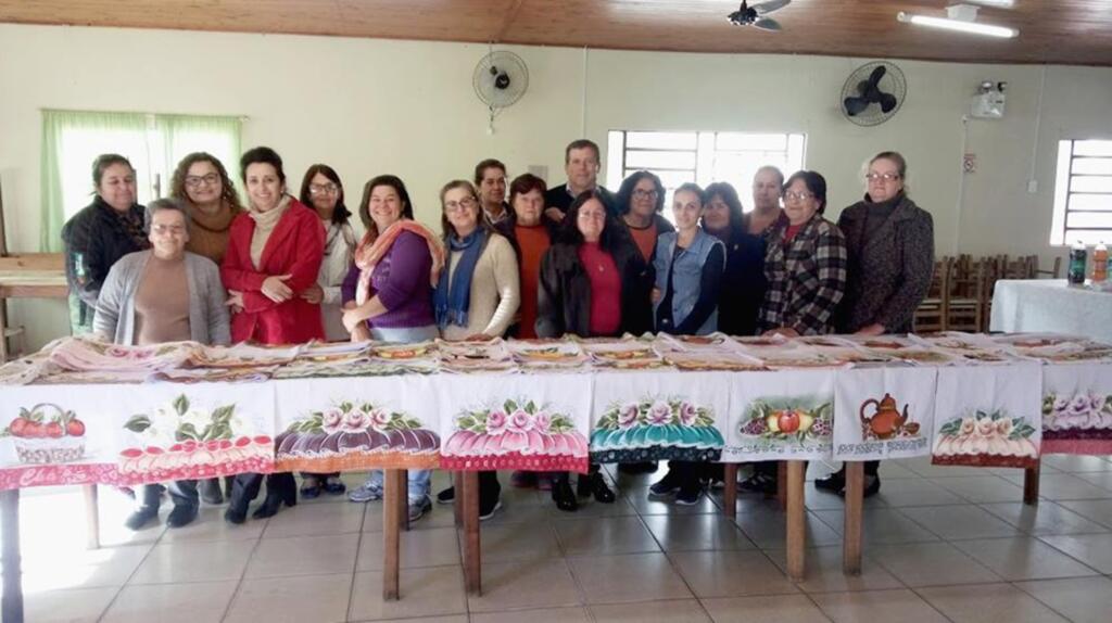 CURSO DE PINTURA EM TECIDO ENCERRA COM  SUCESSO EM SÃO JOÃO DO SUL