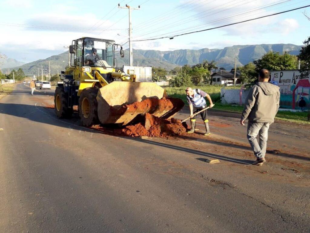PREFEITURA DE PRAIA GRANDE RETIRA REDUTOR DE  VELOCIDADE NA VILA PRIMEIRO DE MAIO