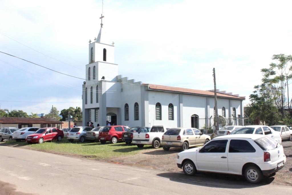 GRANDE FESTA RELIGIOSA EM TRÊS COQUEIROS  EM HONRA AO PADROEIRO SANTO ANTÔNIO  E NOSSA SENHORA APARECIDA
