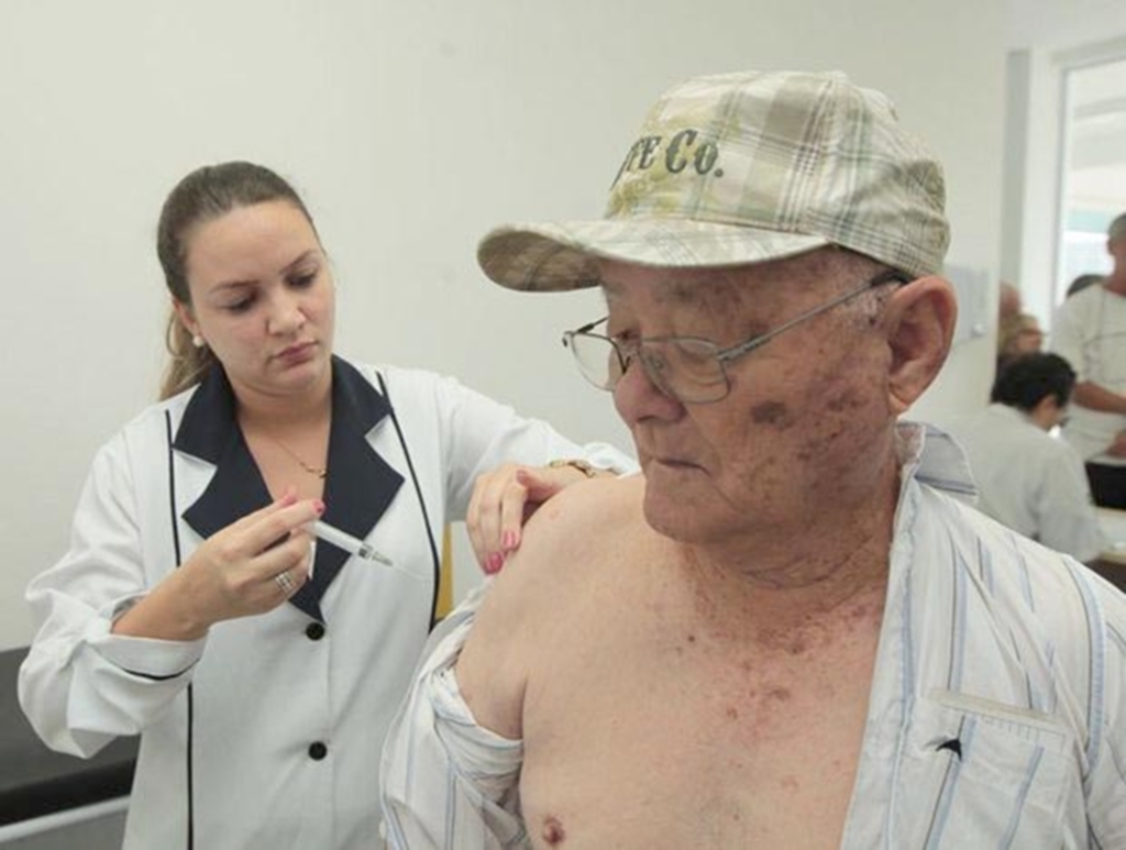 REGIONAL DE ARARANGUÁ ATINGE META DE VACINAÇÃO CONTRA  INFLUENZA E IMUNIZAÇÃO É ESTENDIDA