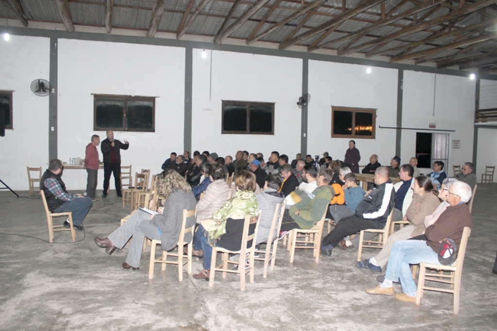 MORADORES DE CURRALINHOS RECEBEM  CARAVANA COMUNITÁRIA