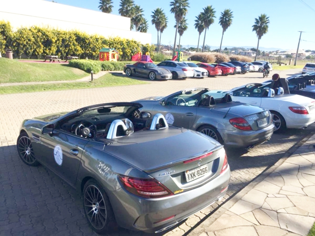 SUCESSO NO 1º PASSEIO DE CARROS ESPORTIVOS