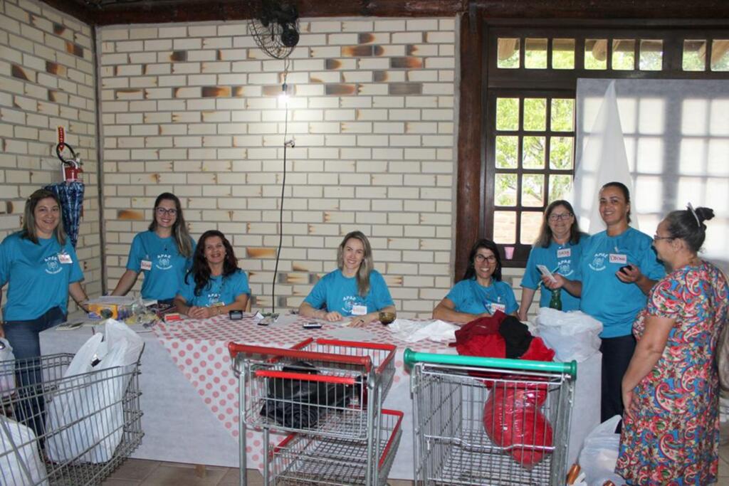 SUCESSO NO BAZAR SOLIDÁRIO DA APAE DE PRAIA GRANDE